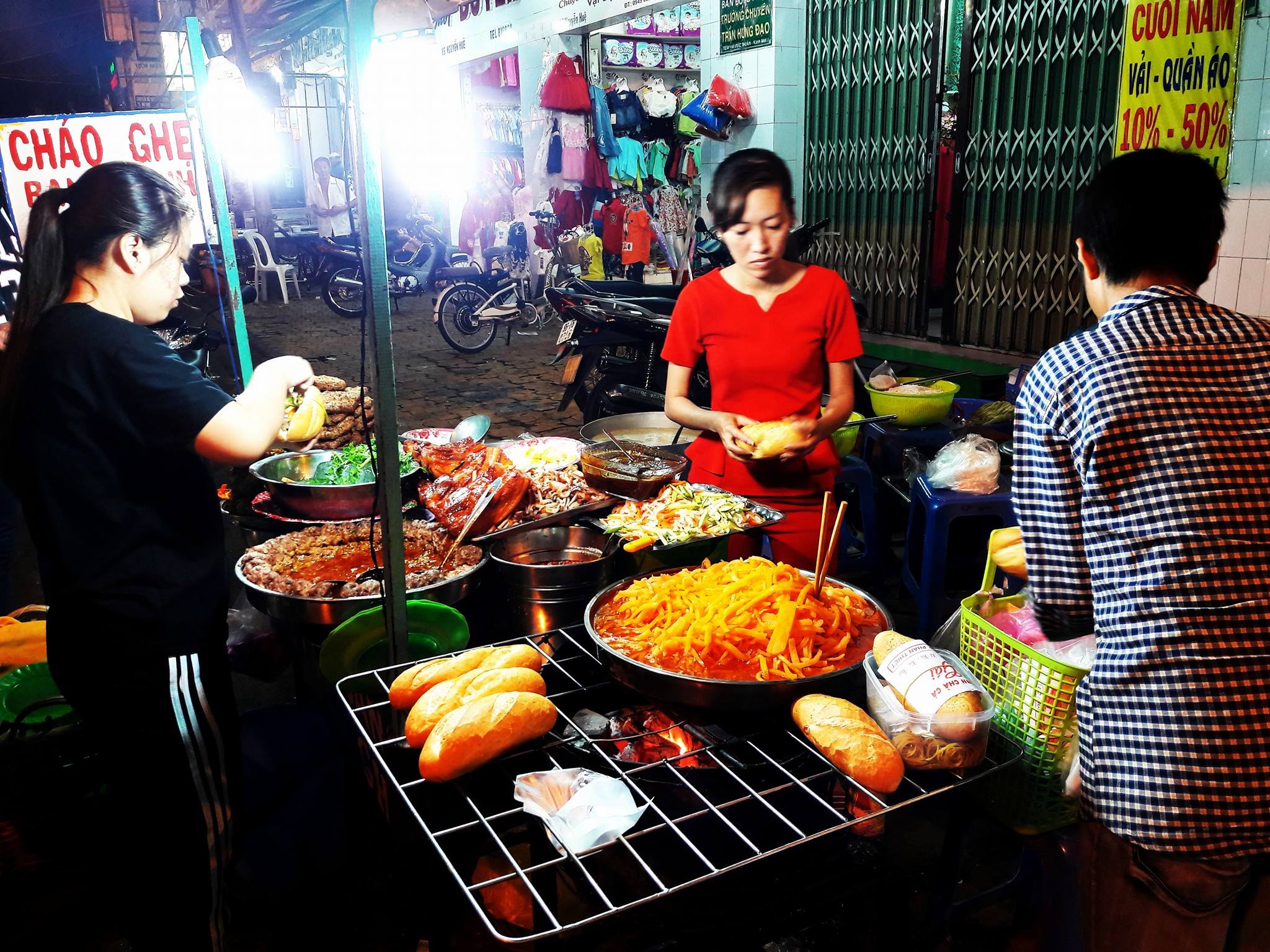 Bánh mì xúi mại trứng 