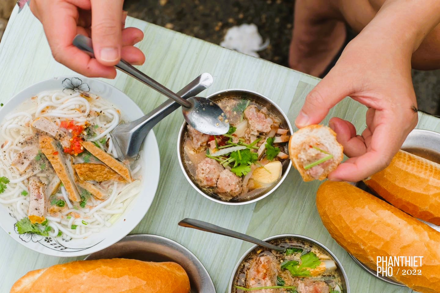 bánh mì chấm xíu mại Phan Thiết